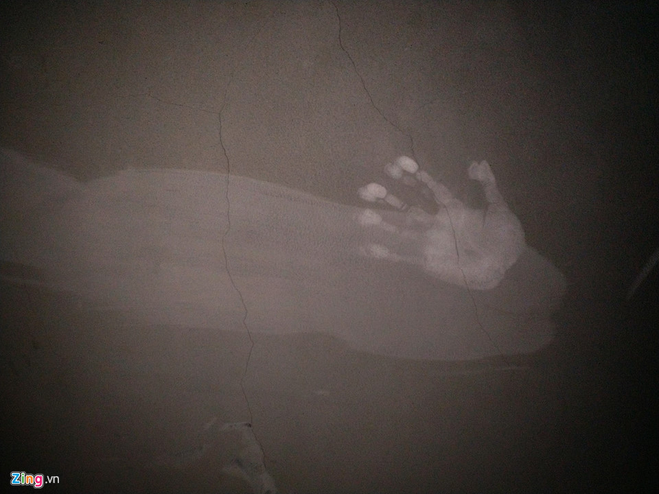 Những dấu bàn tay ám ảnh ở chung cư Carina 20 ngày sau thảm họa